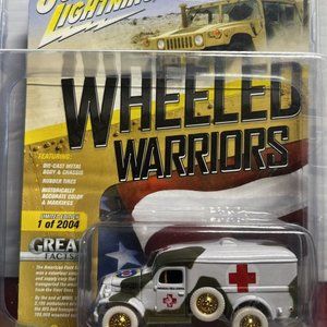 JOHNNY LIGHTNING  Wheeled Warriors  Dodge Ambulance CHASE WHITE LIGHTNING 1/2004
